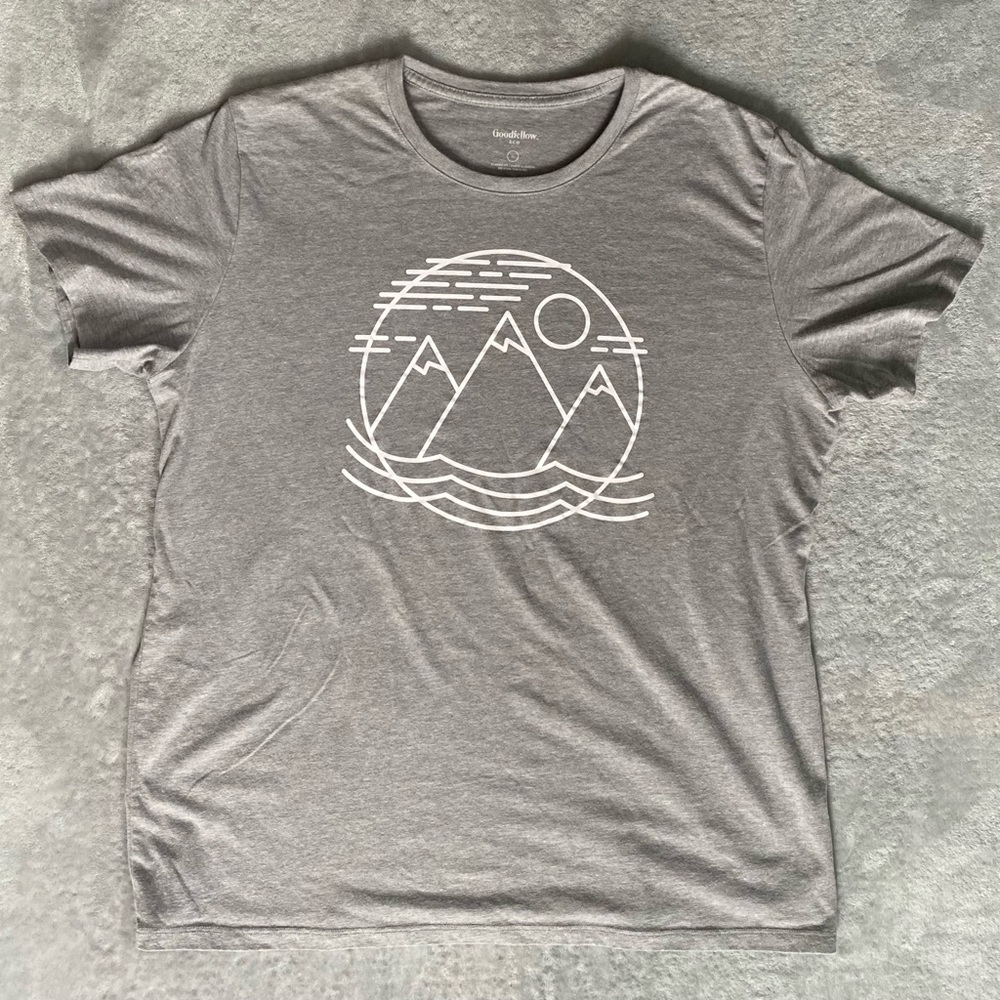 Light gray short sleeve graphic tee